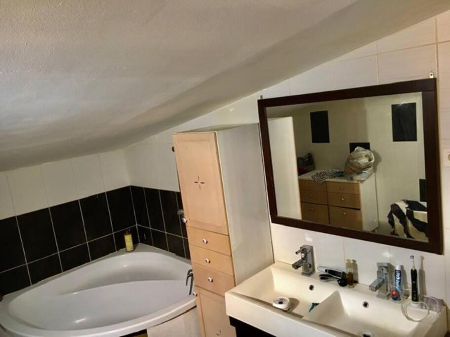 Le Depot Appartement Du Canal 80M2 A Champvert מראה חיצוני תמונה